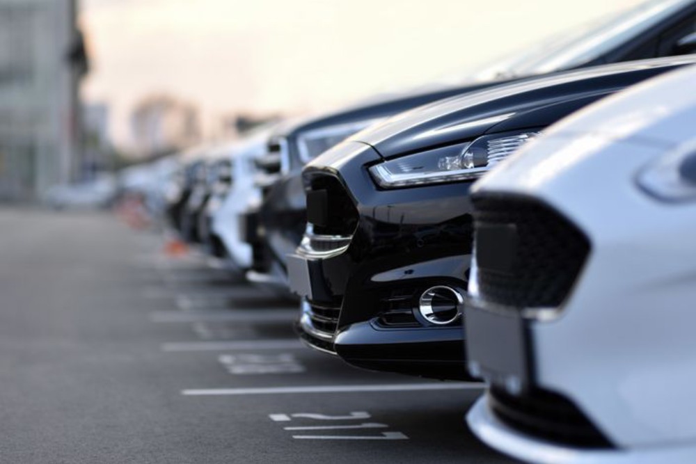 Cara Parkir Mobil Matic di Tanjakan