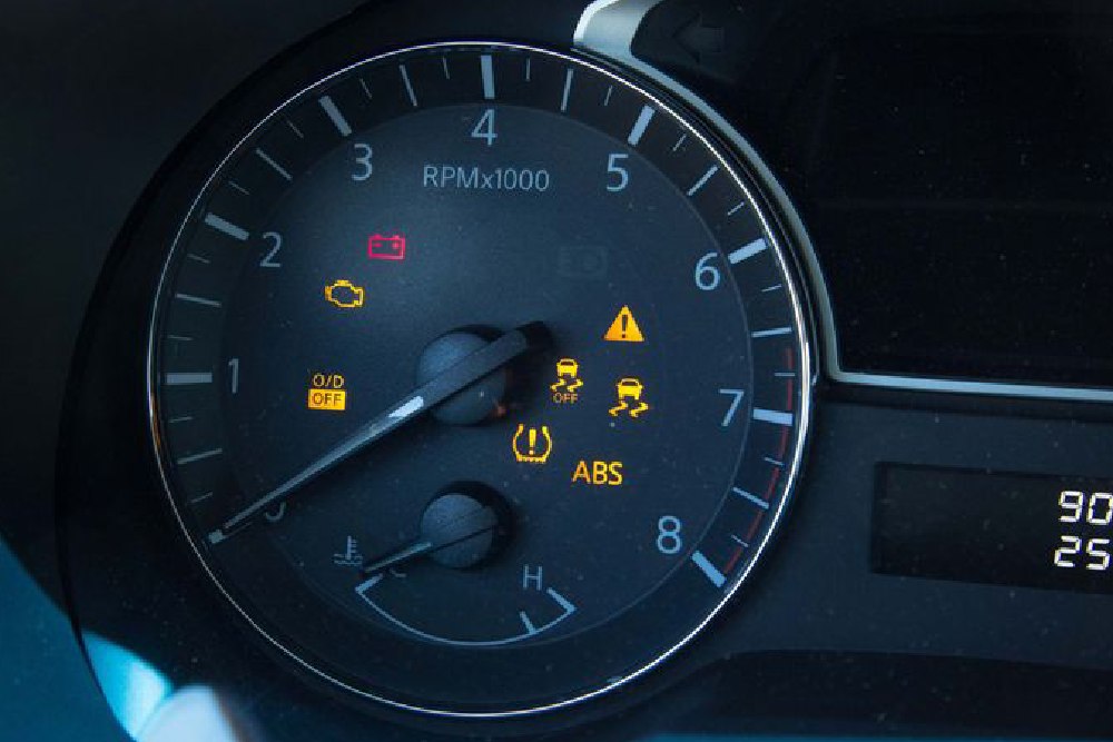 Penyebab Lampu Indikator ABS di Mobil Menyala